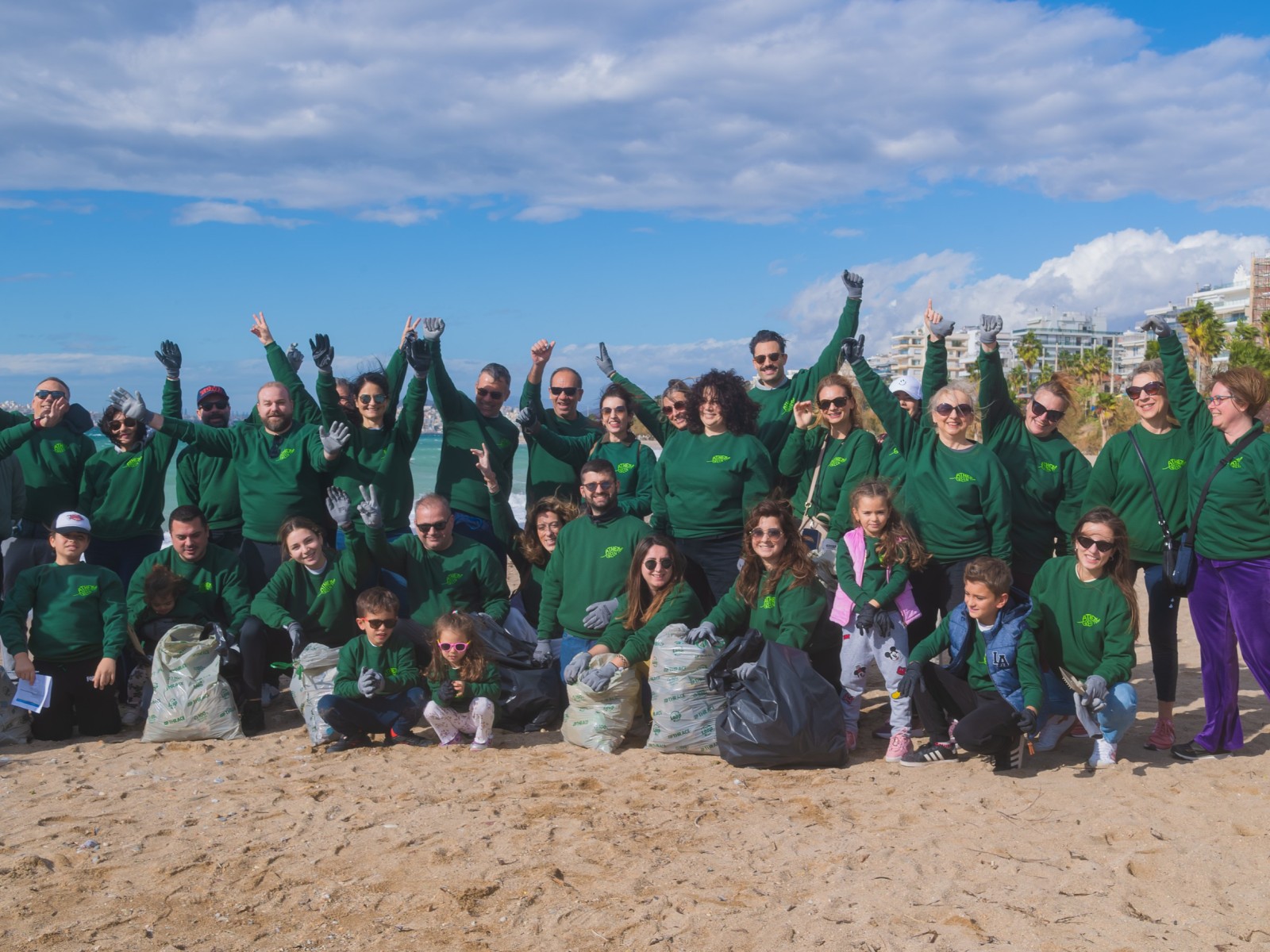  Volunteer Beach Cleanup at the Edem Beach