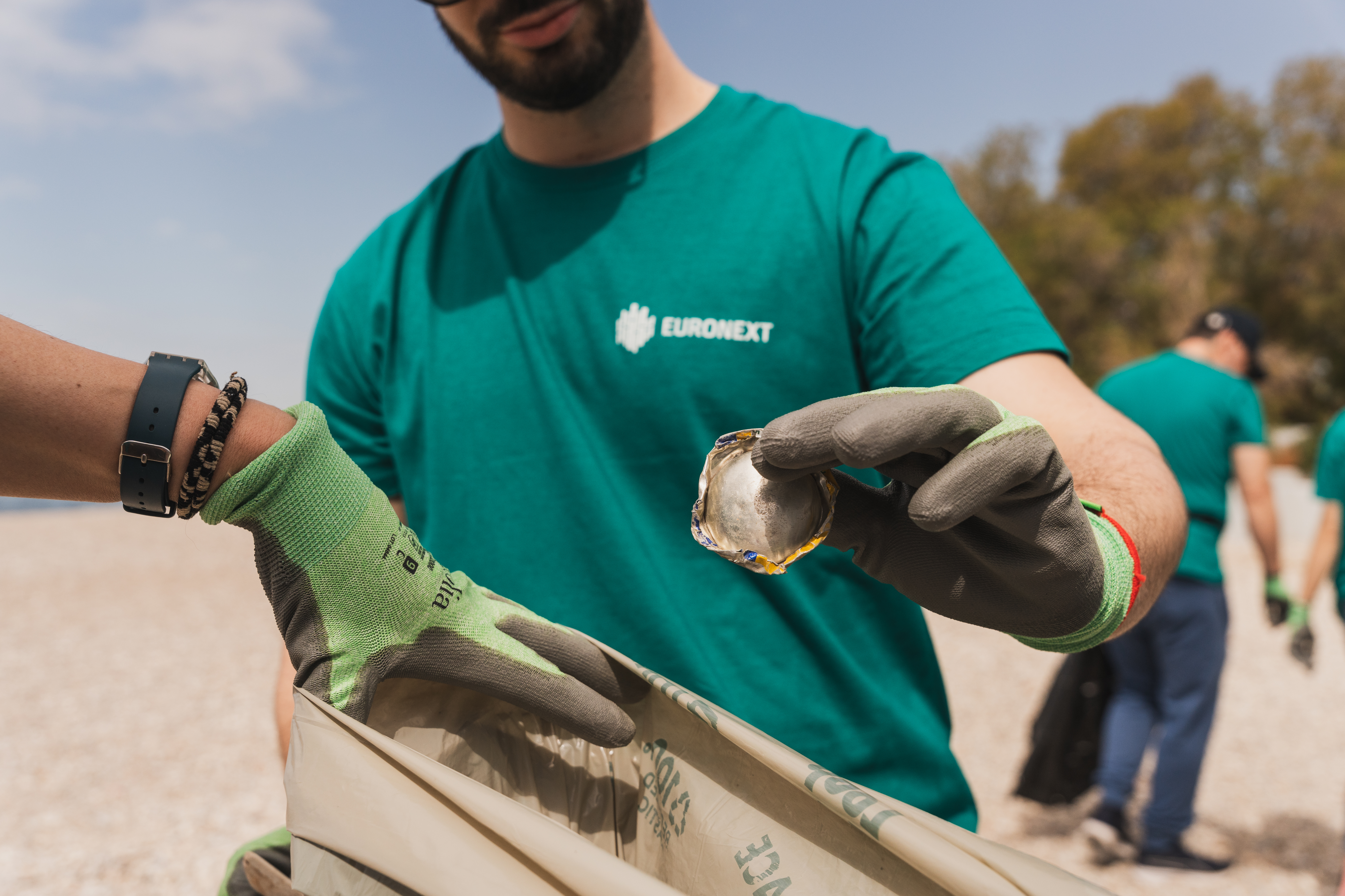 floisvos beach clean up 